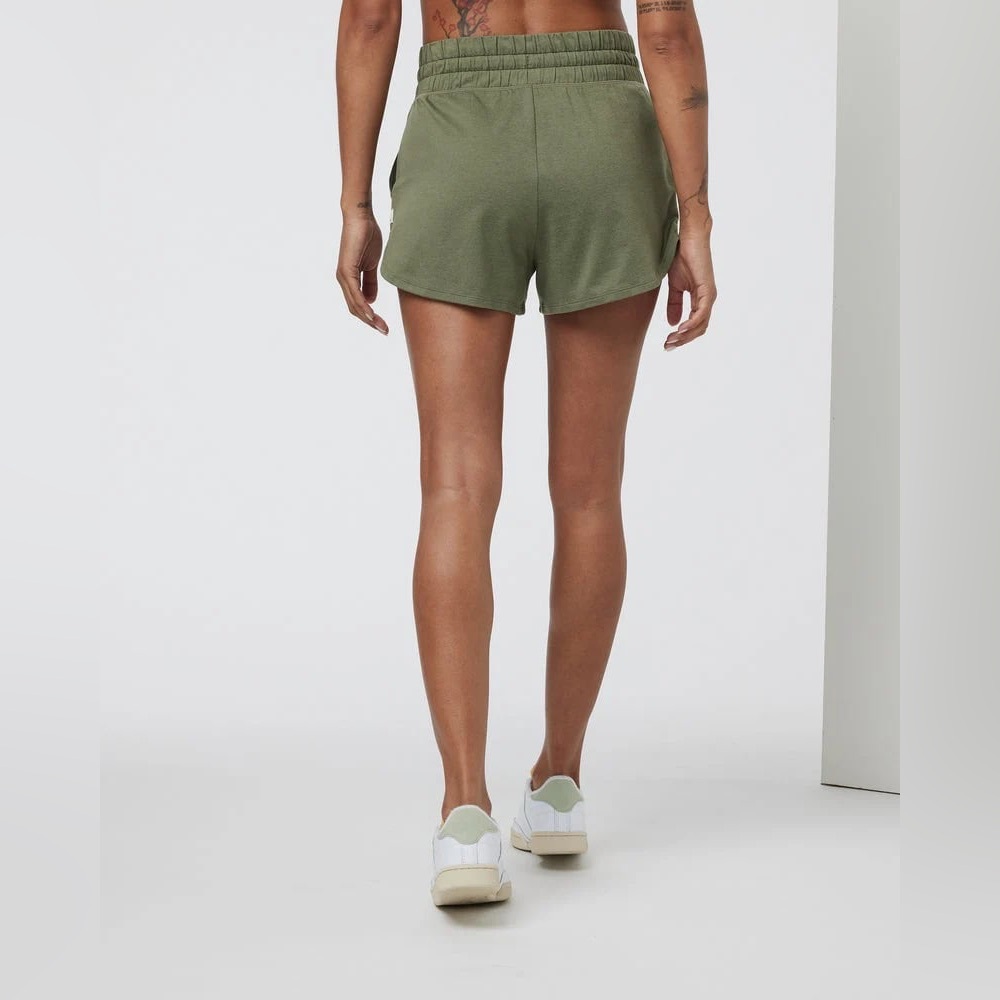 Vuori Halo Performance Shorts 2.0 in Dark Metal Heather - Picture 2 of 7